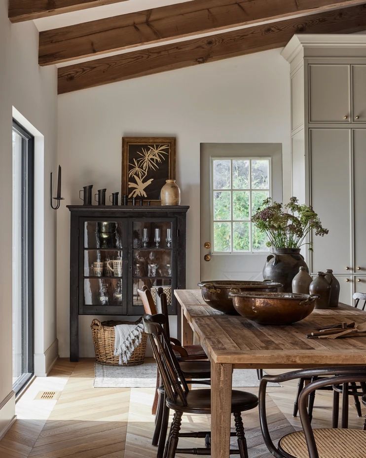 Crafting the Perfect Farmhouse Dining Room - 6