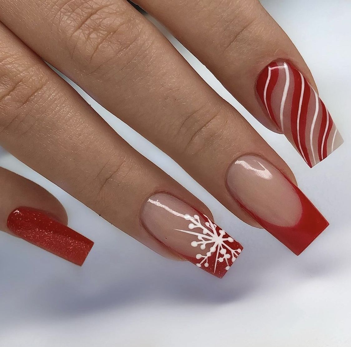 Festive and Stylish: Christmas Nails for the Holiday Season - 2