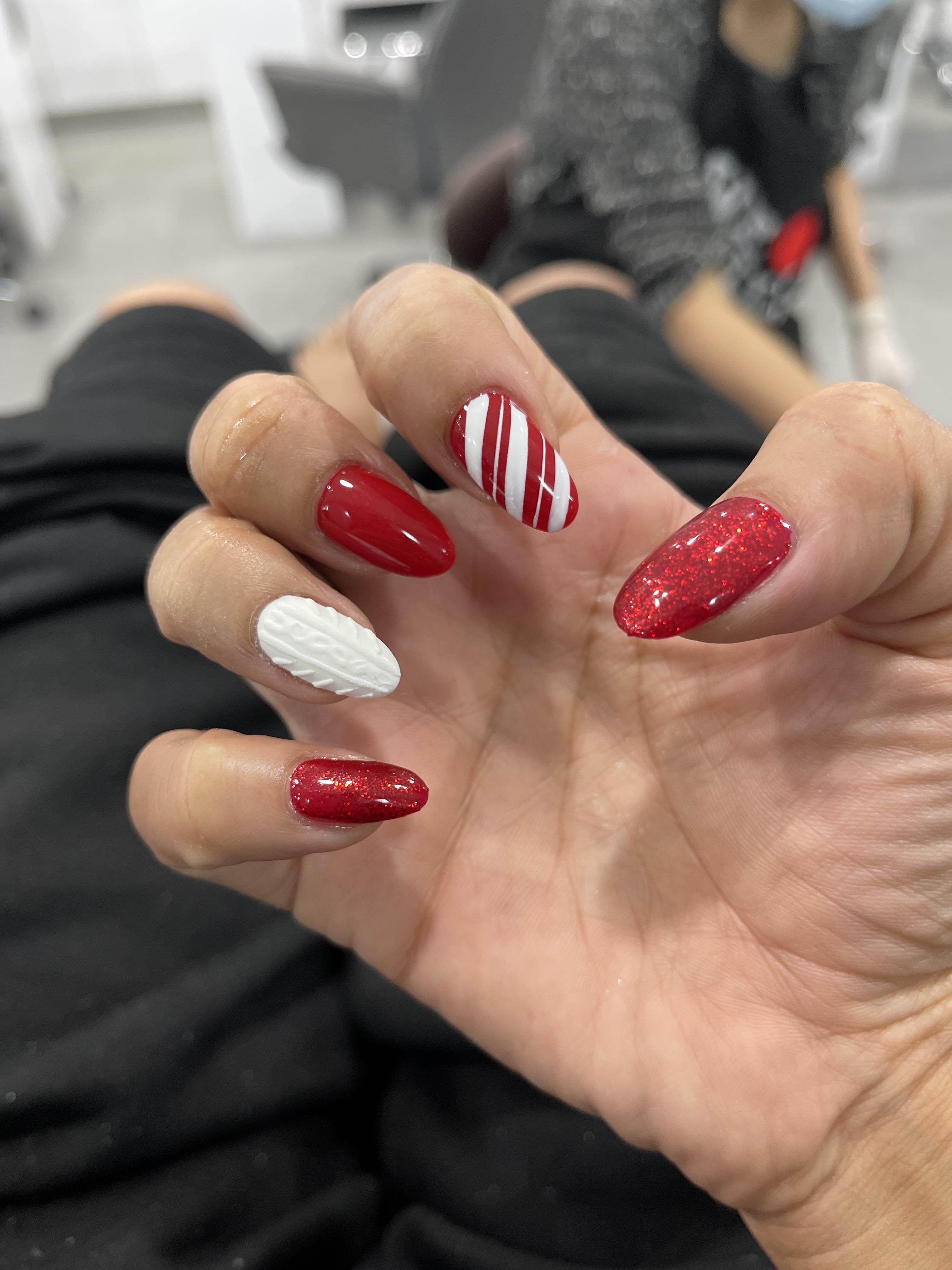 Festive and Stylish: Christmas Nails for the Holiday Season - 6