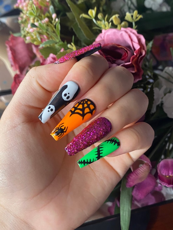 Creative Halloween Nails for a Spooky Look - 9