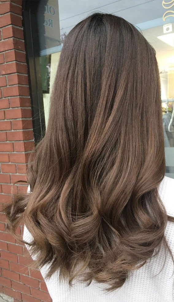 Light Brown Hair: The Ultimate Guide to Versatile and Chic Shades - 2