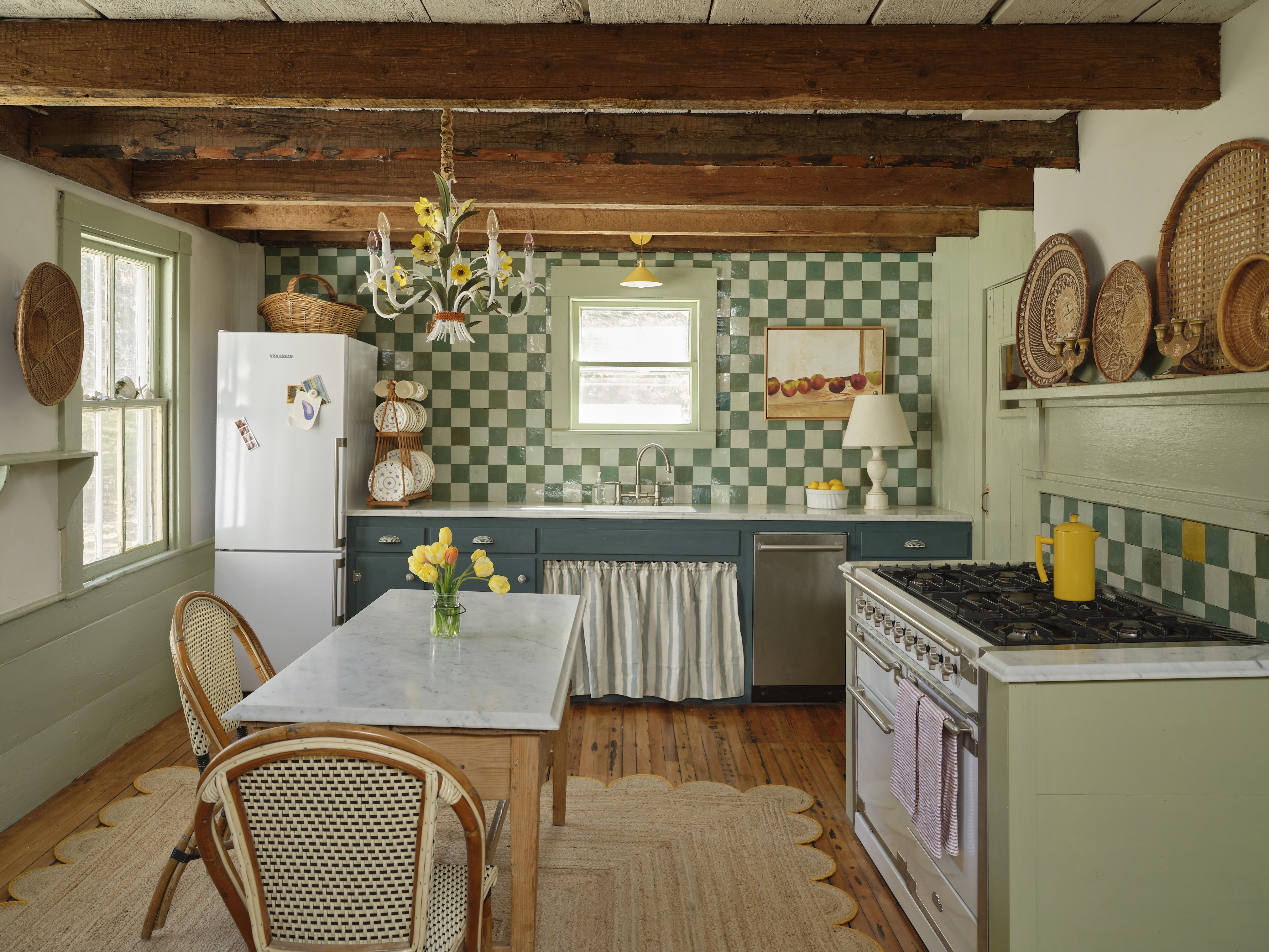 Old Farmhouse Kitchen: Reviving Classic Charm with Modern Touches - 7