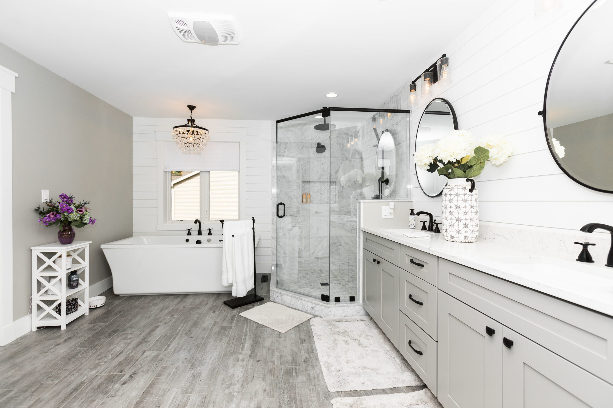 Modern Farmhouse Bathroom: A Blend of Rustic Charm and Contemporary Elegance - 7