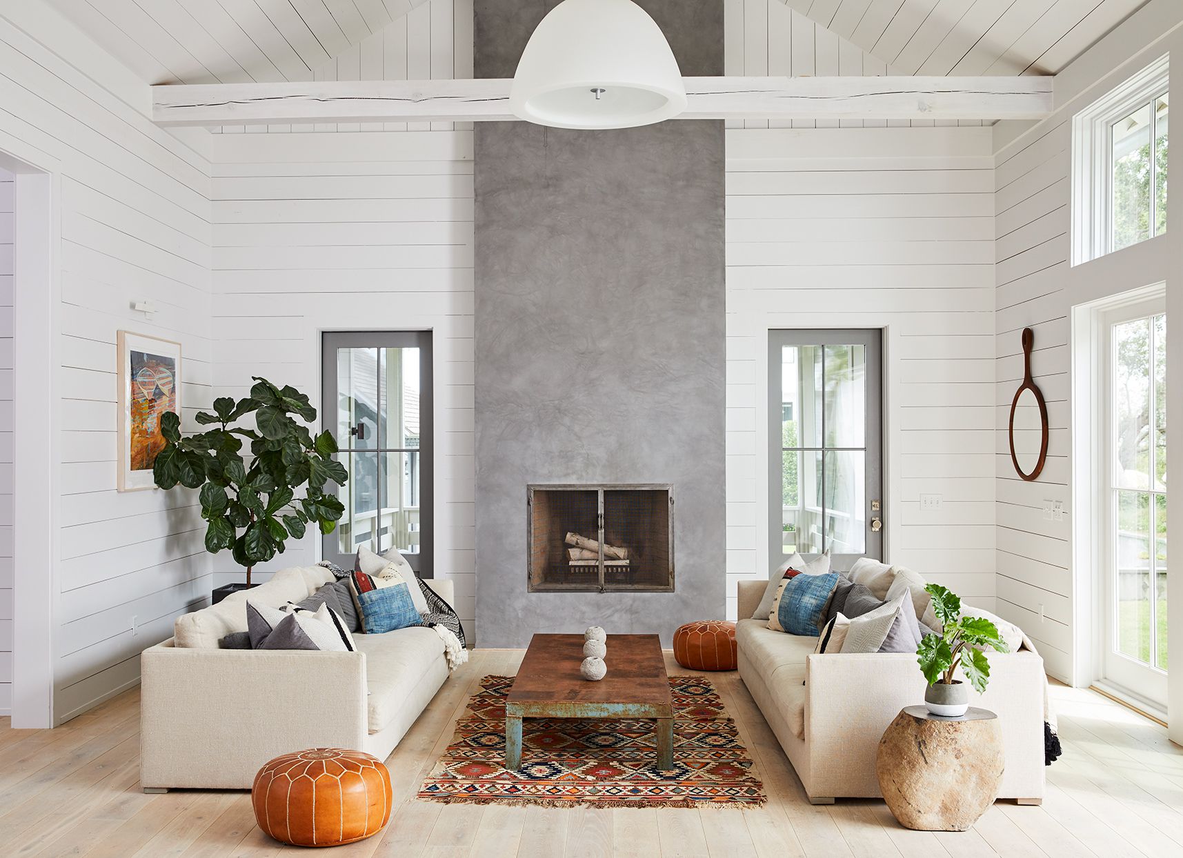 Cozy Farmhouse Living Room: Design Ideas and Tips for a Warm and Inviting Space - 4