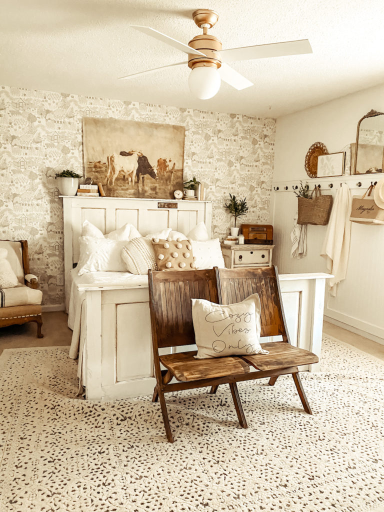 Vintage Farmhouse Decor: Timeless Charm Meets Rustic Elegance - 1