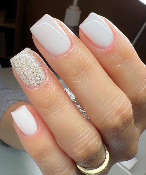 Milky White Nails: The Ultimate Trend for a Chic and Minimalist Look - 9