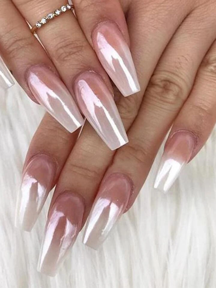 White Chrome Nails: The Ultimate Trend in Modern Manicure - 3